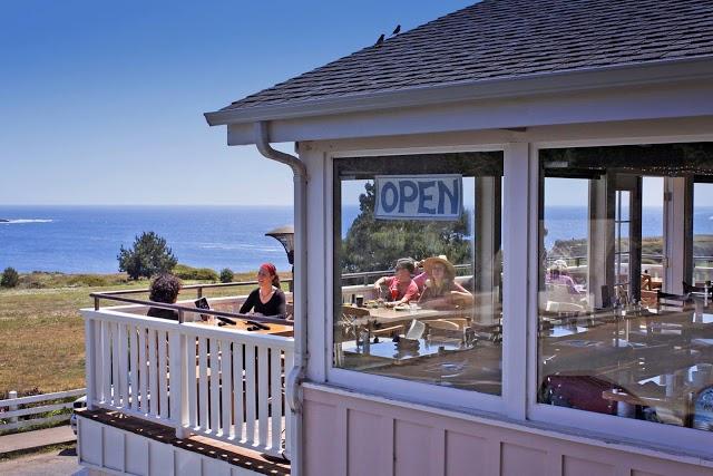 Flow Restaurant and Lounge