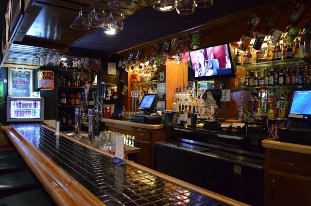 The Hood Bar and Pizzeria