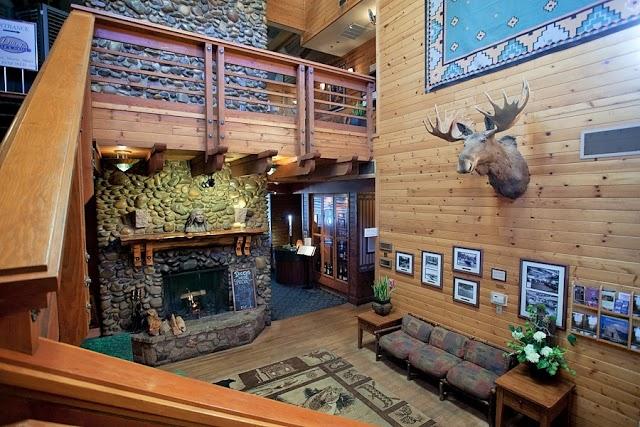 Ducey's On the Lake & Ducey's Bar & Grill