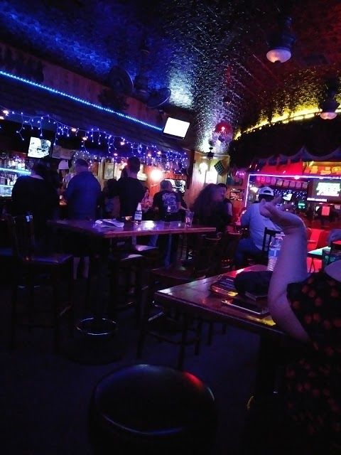 Neil's Lounge