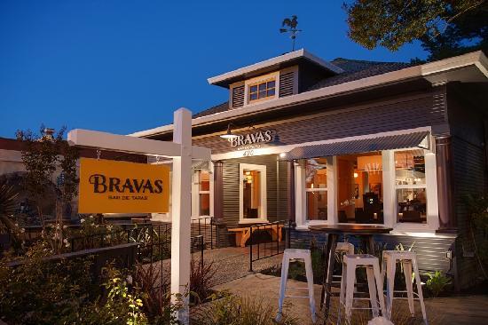 Bravas