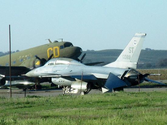 Estrella Warbird Museum