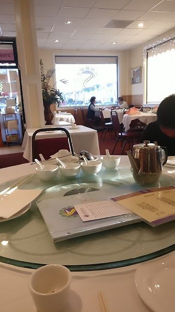 S & T Hong Kong Seafood Restaurant