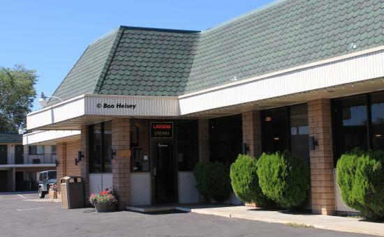 River Inn Restaurant & Lounge